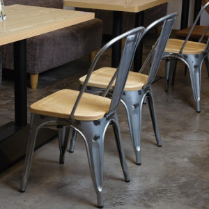 Stalen Stoelen met Houten Zitting - Set van 4 - Bolero