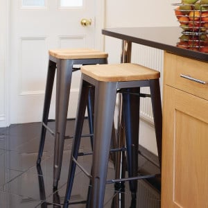 Hoge Bistro Kruk van Grijs Staal met Houten Zitting - Set van 4 - Bolero