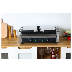 Dubbele contactgrill met geribbelde platen