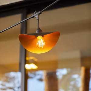Guirlande Lichtslinger Buiten met Stalen Gouden Lampenkap - Hat Light - Lumisky