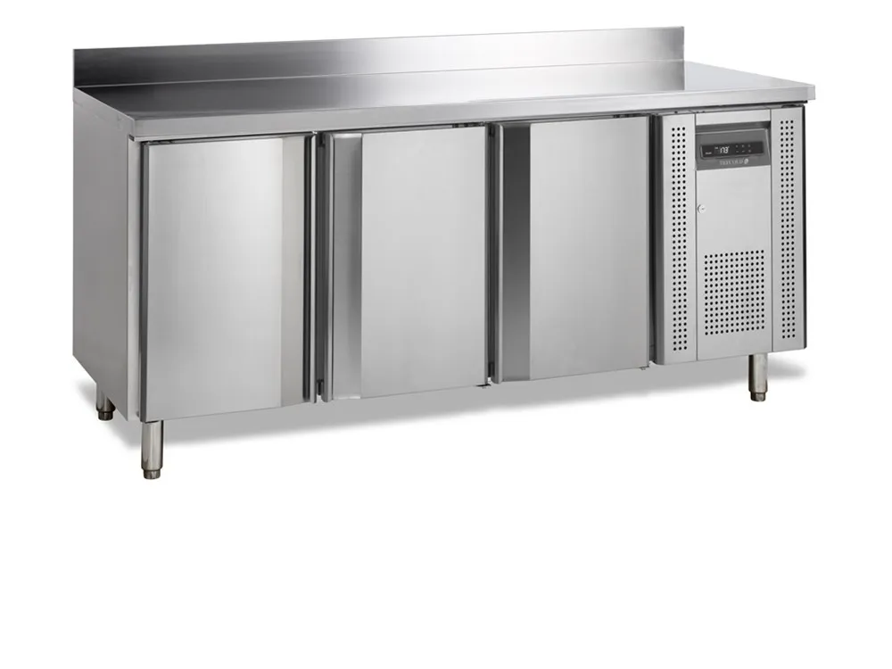 Negatieve gekoelde tafel in roestvrij staal met opstaande rand - 3 deuren - 345 L