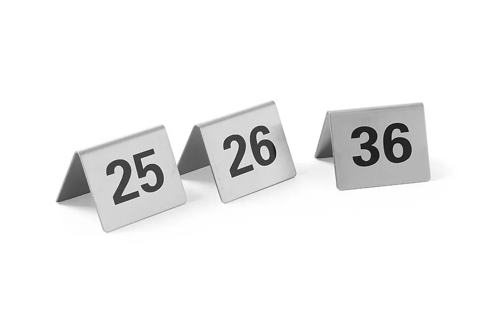 Set van 12 genummerde tafelstandaards van 25 tot 36