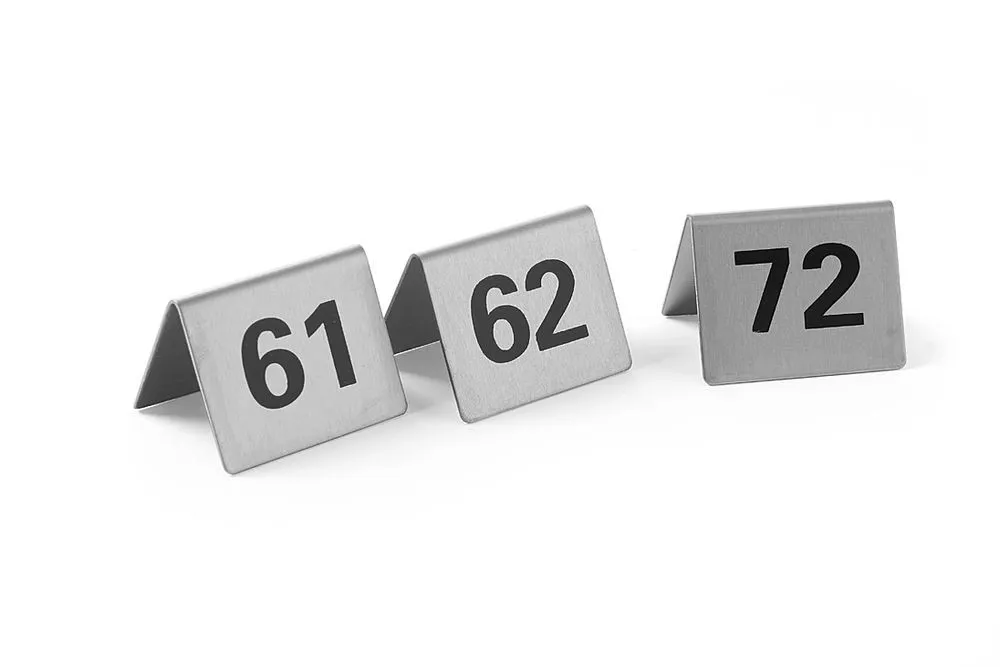 Set van 12 genummerde tafelstandaards van 61 tot 72