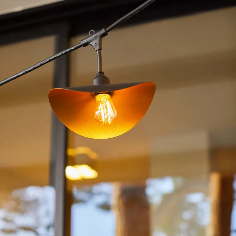 Buitenlichtslinger met gouden stalen lampenkap 6 m - Hat Light